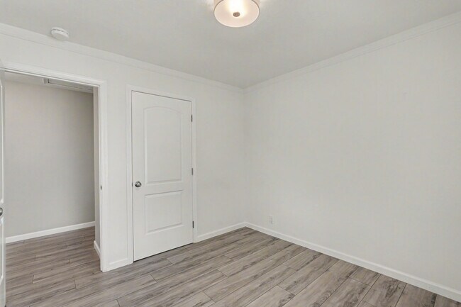 Building Photo - 3143 Shriver Dr