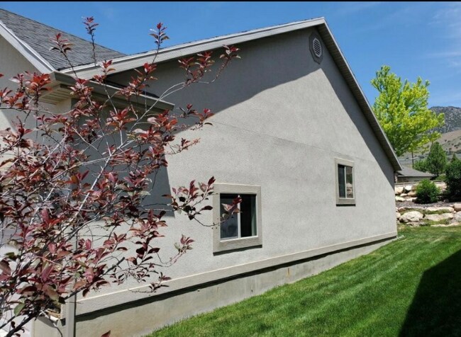 Building Photo - 785 Sage Dr