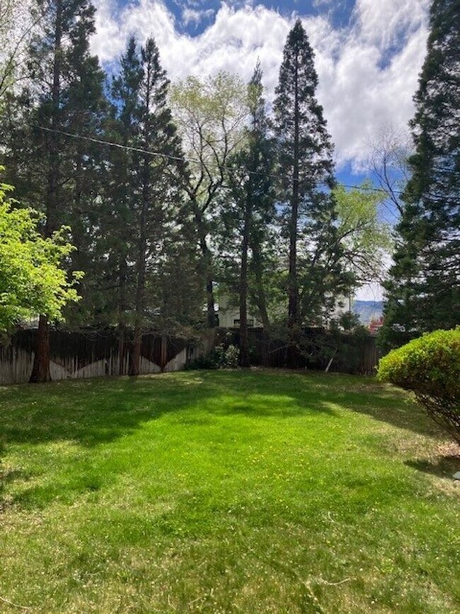 Building Photo - One level home in old Southwest Reno