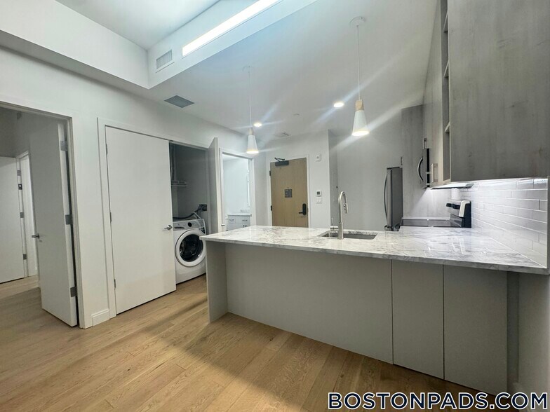 Building Photo - 55 Brighton Ave