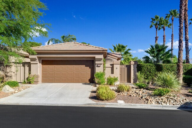 Building Photo - 440 Desert Holly Dr