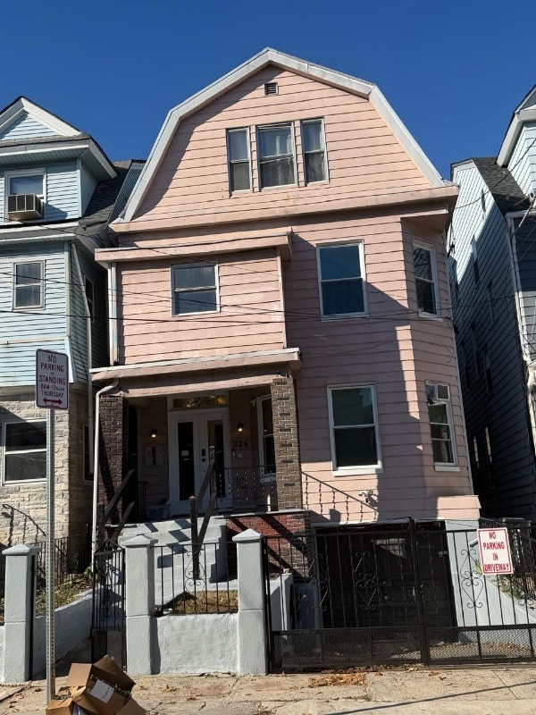 Building Photo - 224 N 9th St