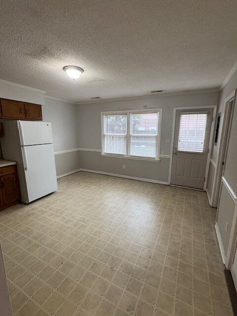 Building Photo - 2700 Thackery Rd