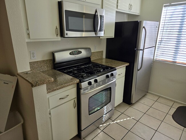 Building Photo - Lovely Ground Level 1 Bedroom 1 Bathroom In Irvine