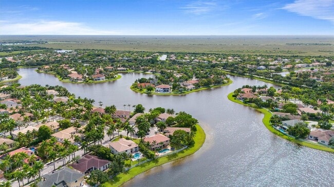 Building Photo - 926 Marina Dr