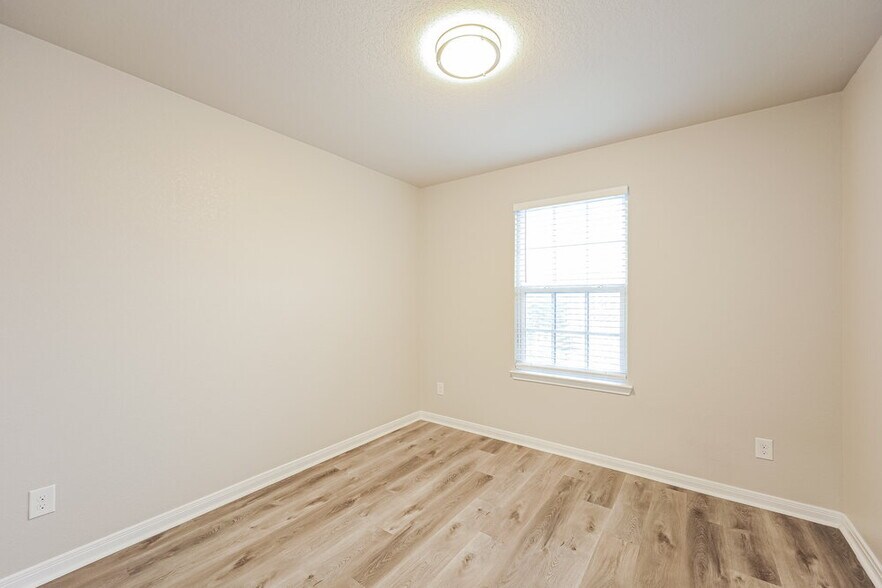 Building Photo - 6427 Woodcliff Bnd