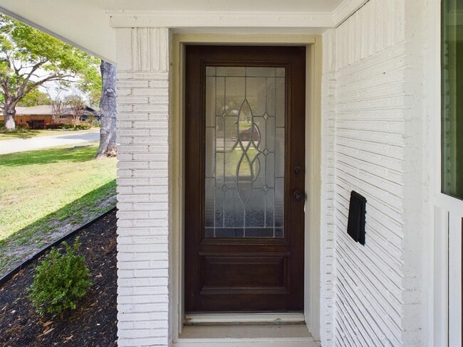 Building Photo - 2231 Latexo Dr