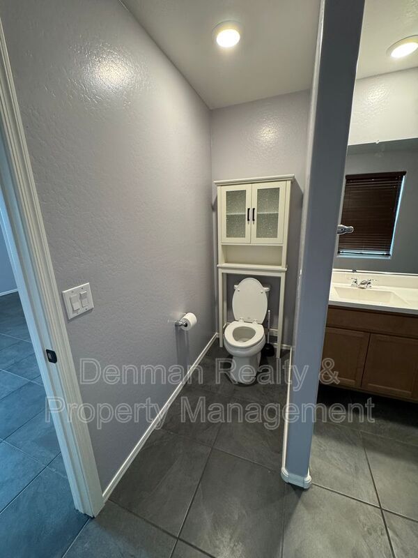 Building Photo - 1633 W Pinkley Ct