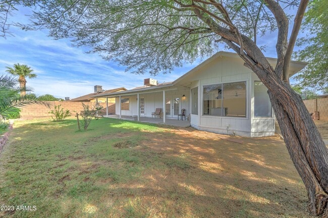 Building Photo - 7113 W Sunnyside Dr