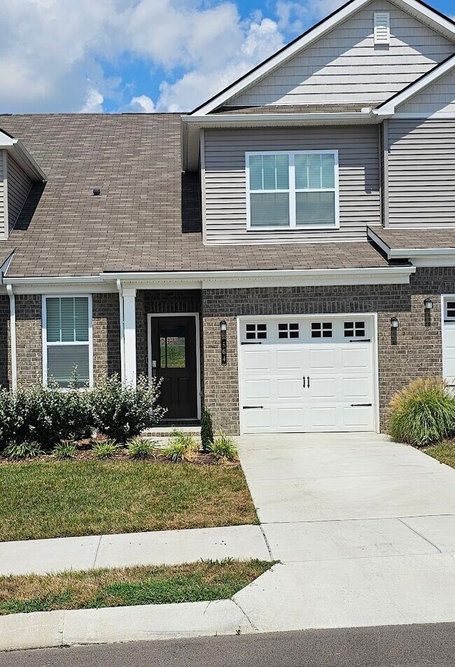 Primary Photo - This well-maintained 3-bedroom, 3-bath hom...