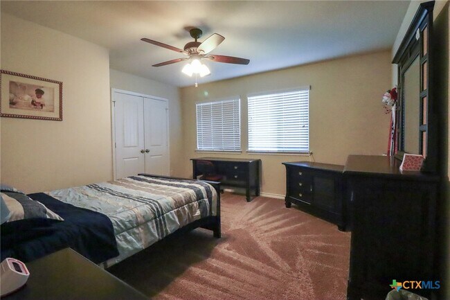 Building Photo - 802 Valentino Dr