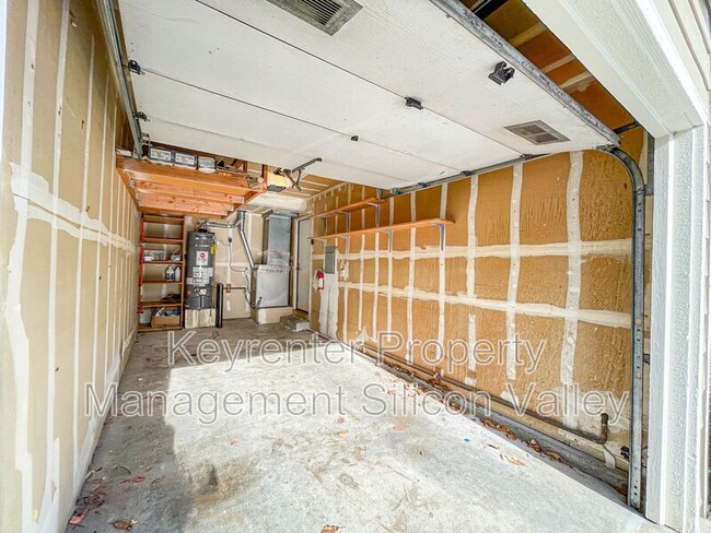 Building Photo - 700 Chiquita Ave