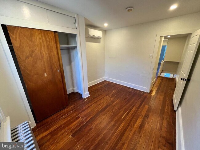 Building Photo - 419 Markle St