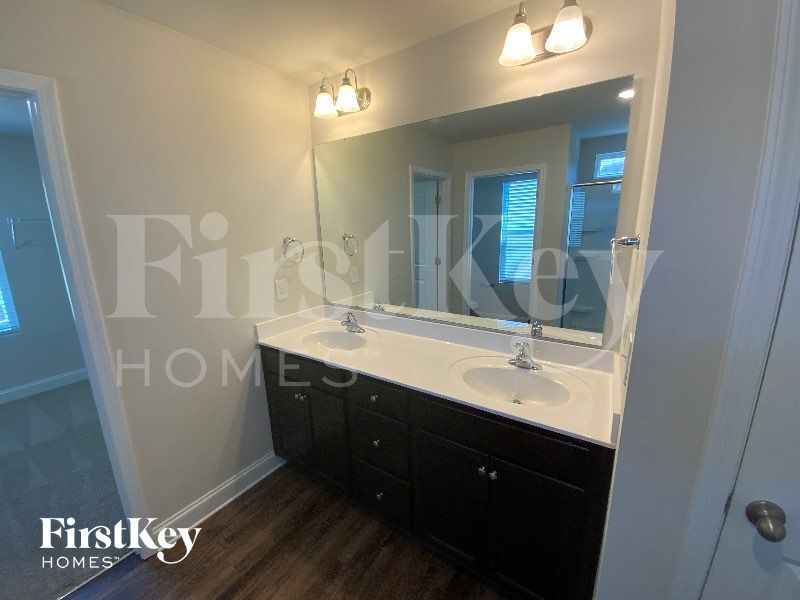Building Photo - 5225 Cobblestone Glen Dr
