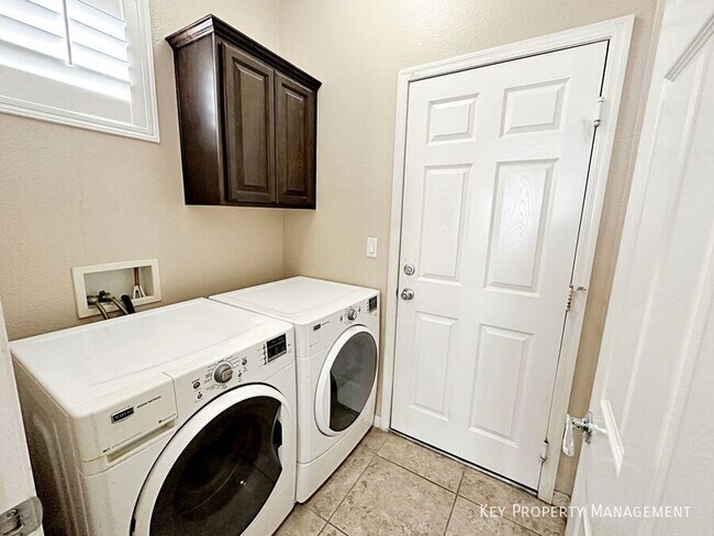 Building Photo - 9772 Bedstraw St