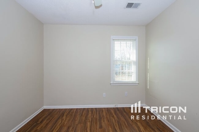 Building Photo - 516 Kenton Dr