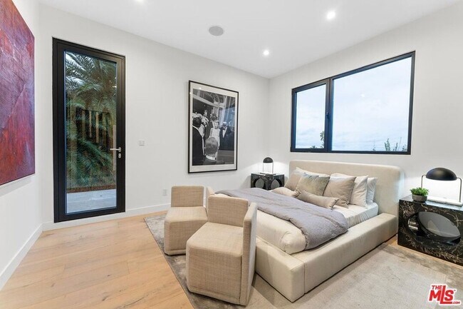 Building Photo - 9031 Alto Cedro Dr