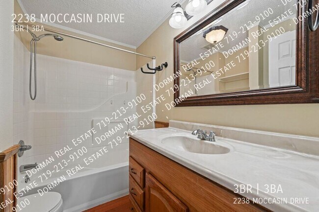 Building Photo - 2238 Moccassin Dr