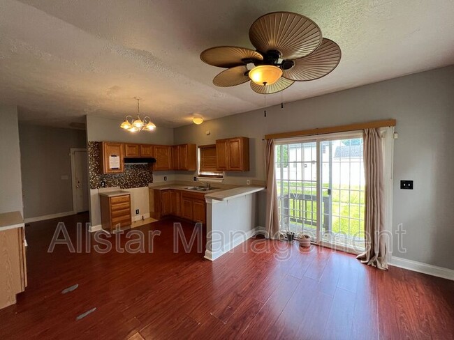 Building Photo - 10631 Englewood Ave