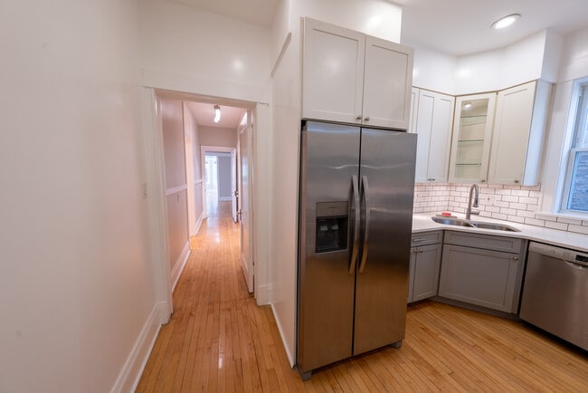 Building Photo - 1460 W Foster Ave