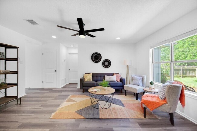 Building Photo - 2203 Lexfield Ln