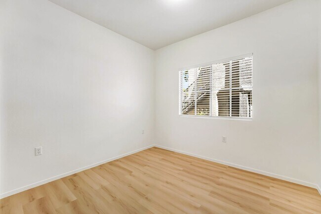 Building Photo - Spacious single-level, first-floor unit featuring 3 bedrooms and 2 bathrooms.