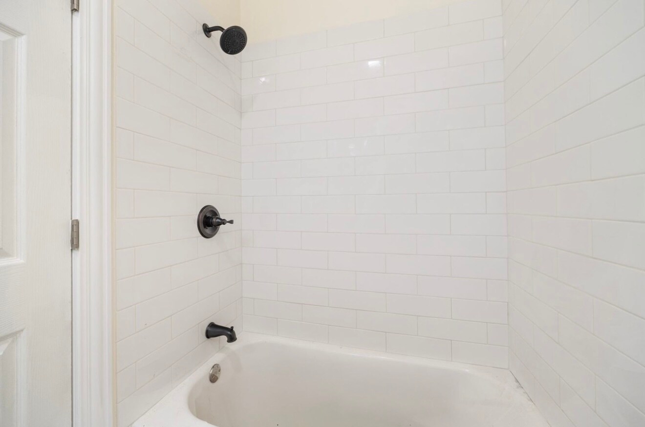 Building Photo - 5617 S Laflin St