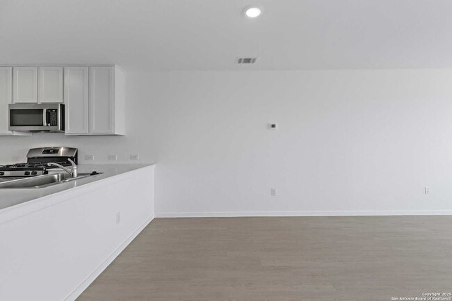 Building Photo - 285 Tahoe Ave