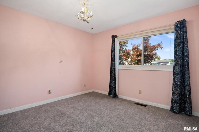 Building Photo - 107 Chestnut Dr