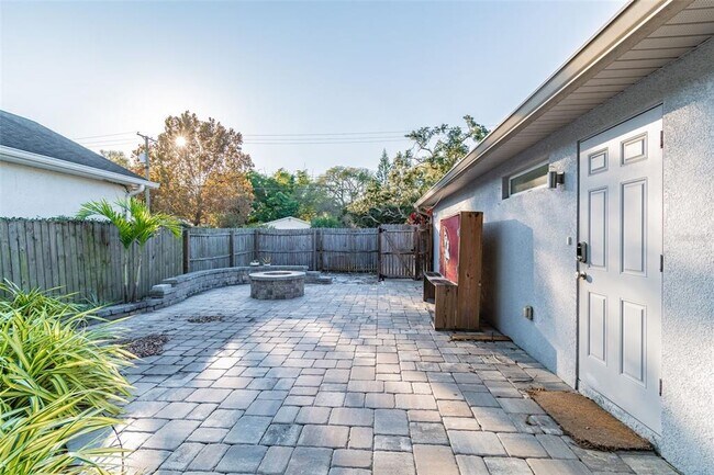 Building Photo - 3208 W Napoleon Ave