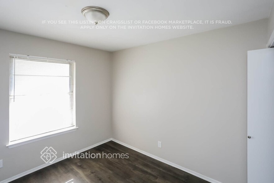 Building Photo - 215 Adams St