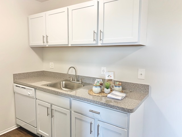 Updated Cabinets - Kensington Park Apartments