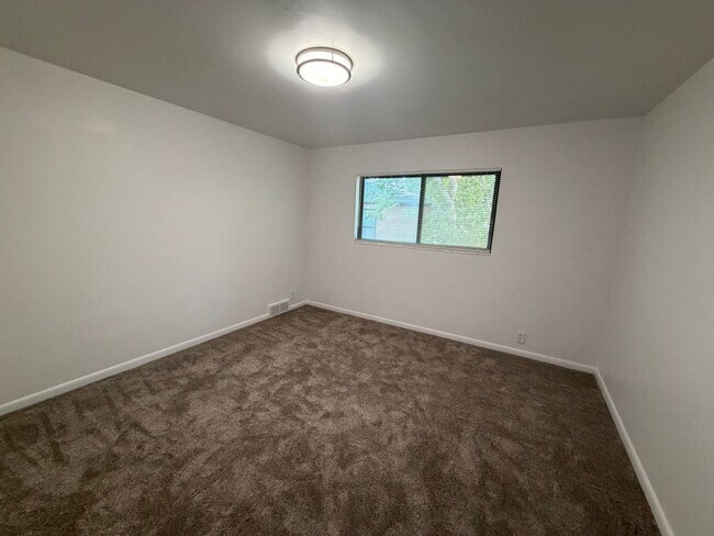 Building Photo - 4132 S Carter Cir