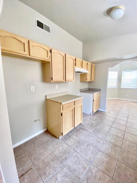 Building Photo - 2253 Tierra De Oro Way