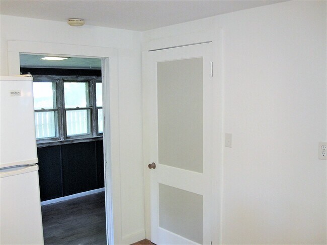 Building Photo - 376 S Pierson Ave