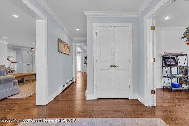 Building Photo - 809 W Lk Dr