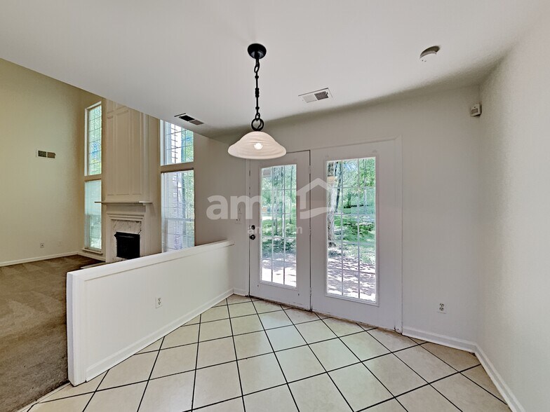 Building Photo - 710 Bob White Ct