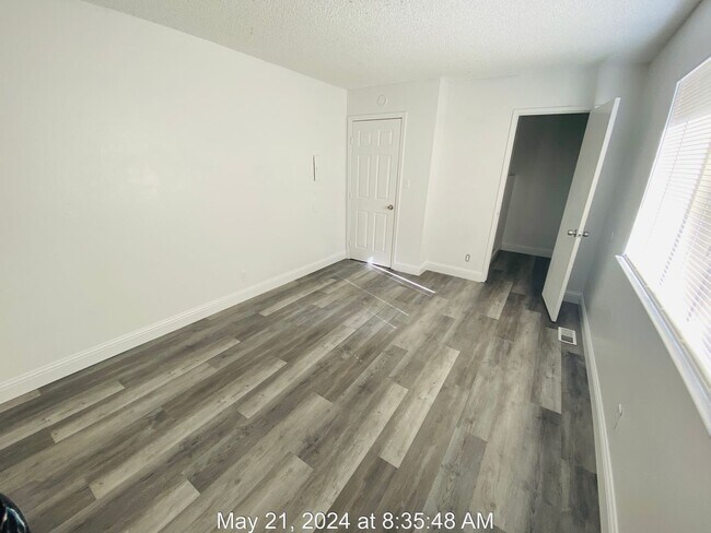 Building Photo - Cozy 2 Bedroom Townhome