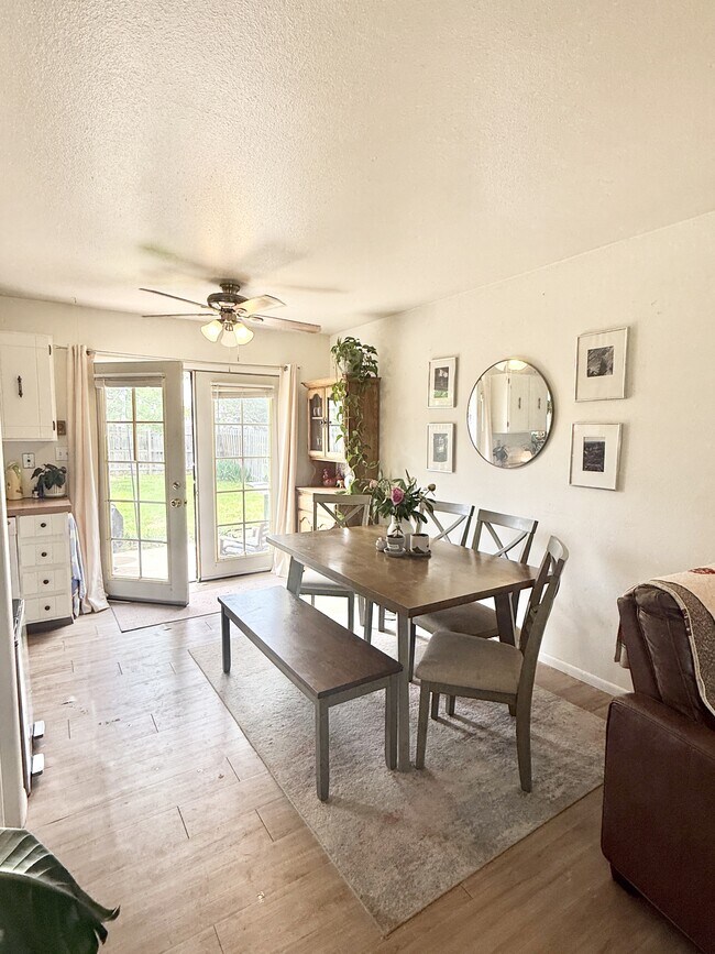 Building Photo - 3107 Azalea Dr