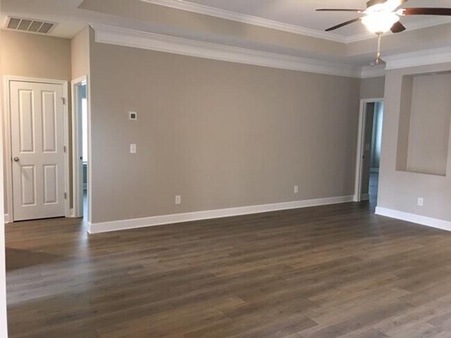 Building Photo - Stunning Maytown One level cottage home with 3 bed/2 bath 2 car rear garage attached.