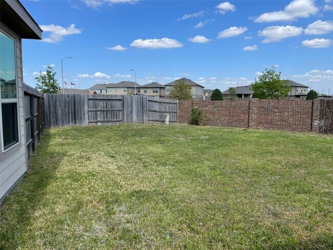 Building Photo - 5006 Pine Ridge Knoll Ct