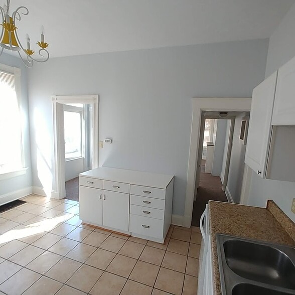 Building Photo - 559 E Epworth Ave