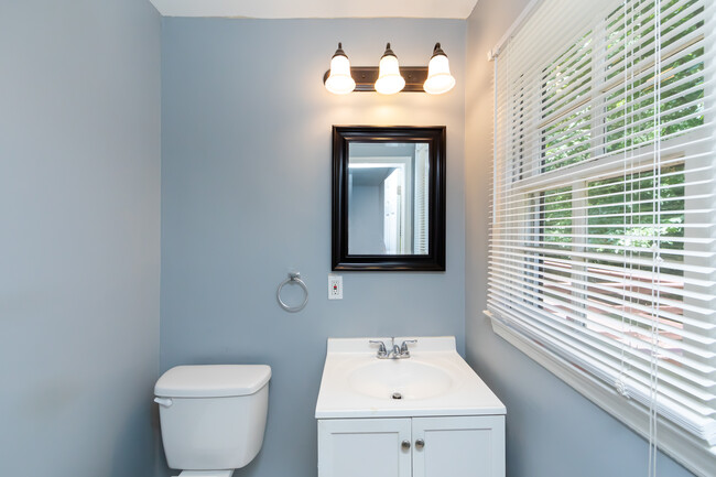 Building Photo - 4713 Belle Plaine Dr