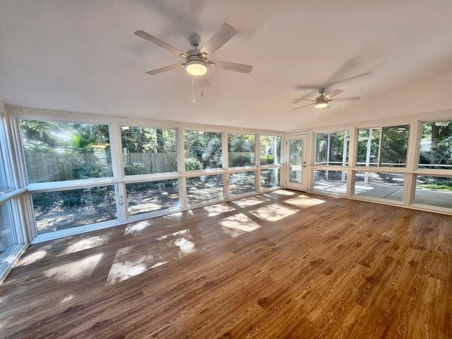 Building Photo - Charming 4 Bedroom Home in Center Lake Subdivision - Mt. Pleasant