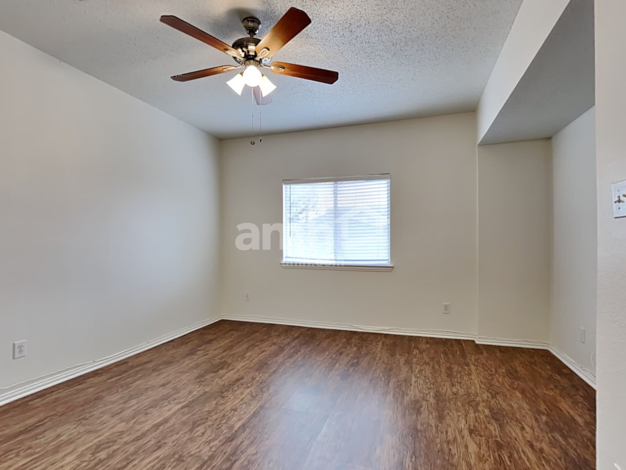 Building Photo - 2510 Valley Creek Dr