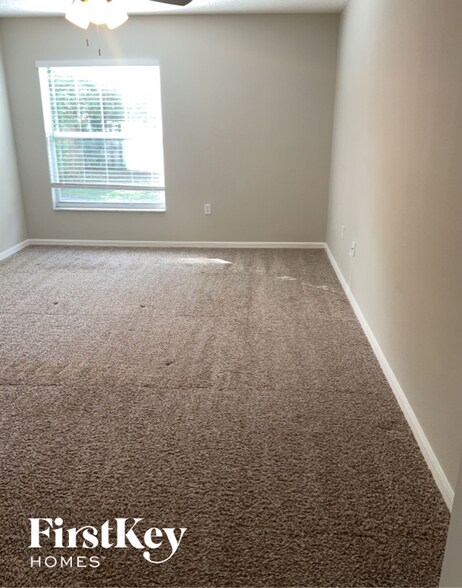 Building Photo - 917 Yellowbird Ave