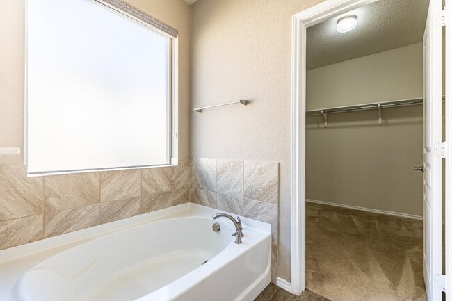 Building Photo - 27527 Paseo Mesa