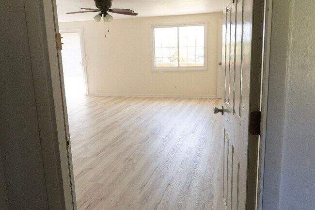 Building Photo - 988 Delwood Rd