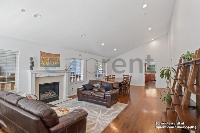 Building Photo - 3531 Middlefield Rd