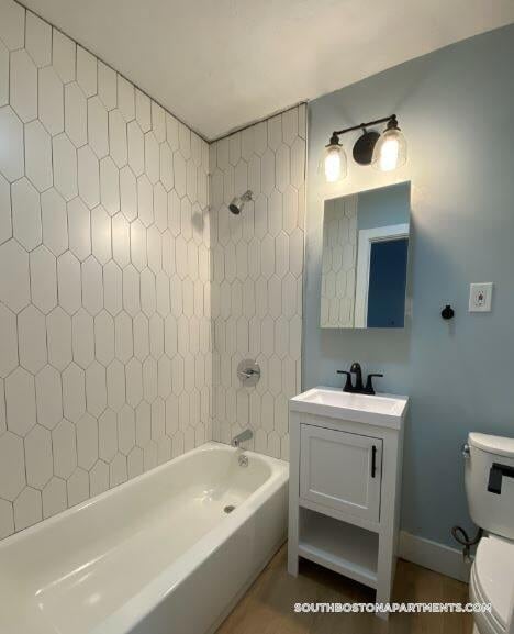 Building Photo - 740 E 7th St